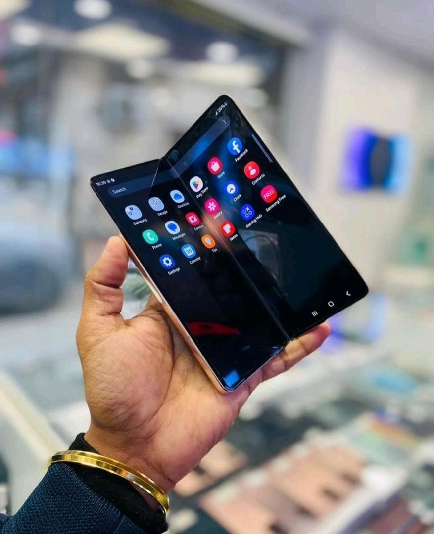 Used Samsung Galaxy Z Fold 4 (256GB/12GB RAM) thumbnail 5