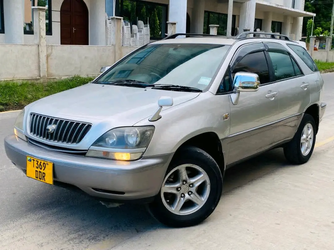 Toyota Harrier 2004 (DDR) thumbnail 3