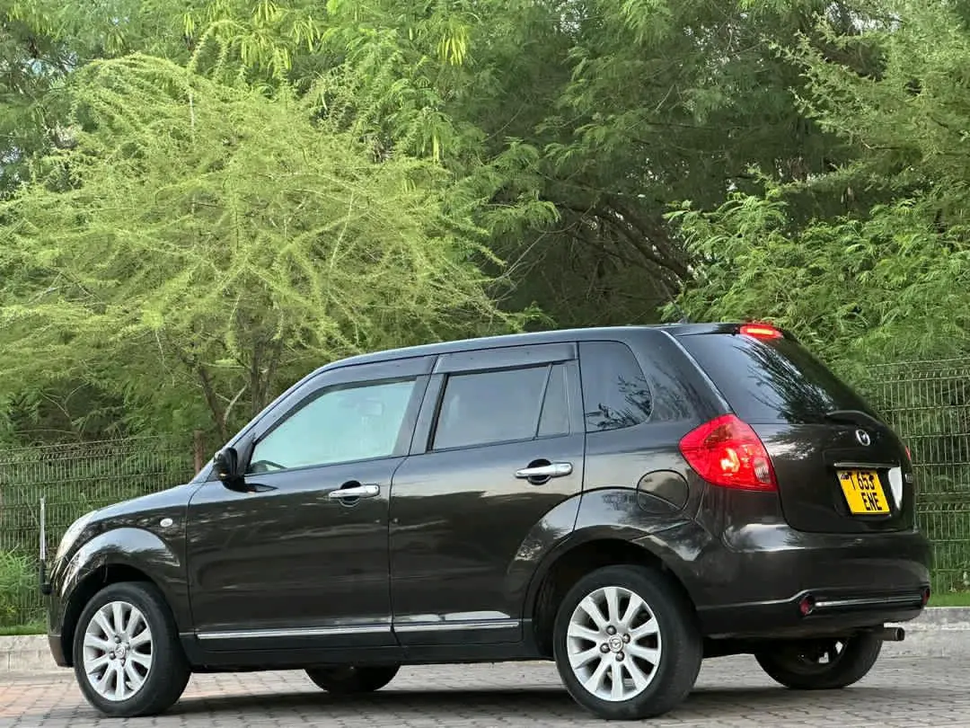 Mazda Verisa 2012 thumbnail 3