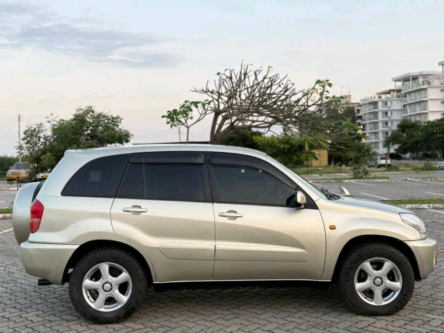 Toyota RAV4 2003 - 1790Cc, Silver thumbnail 3