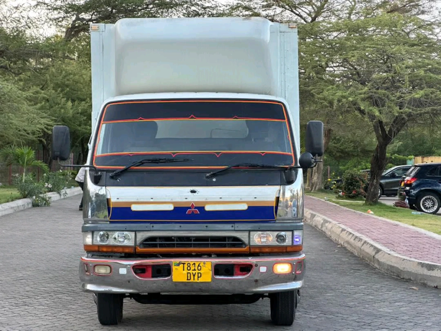 1999 Mitsubishi Canter Box Truck 4869cc