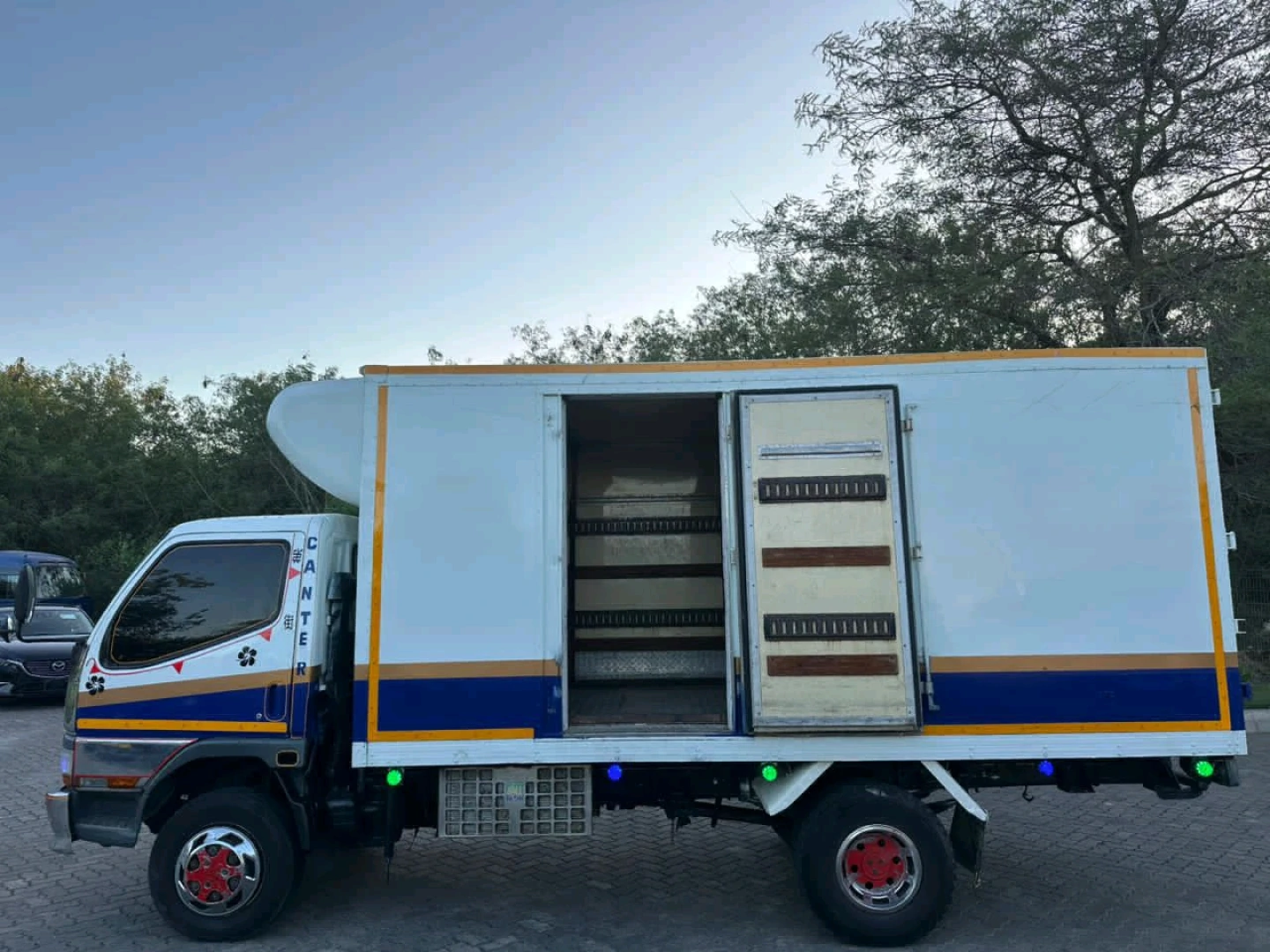 1999 Mitsubishi Canter Box Truck 4869cc thumbnail 7