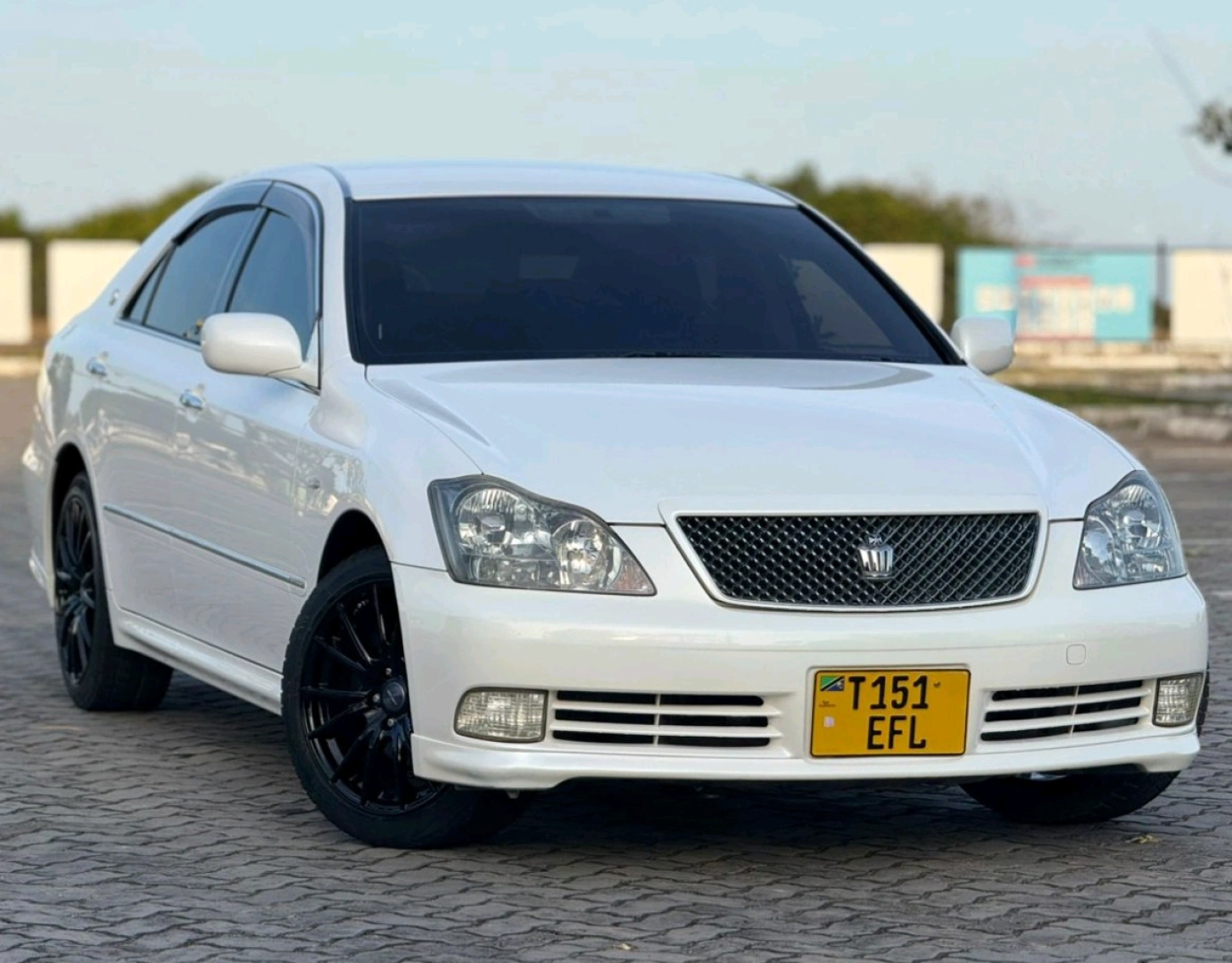 Toyota Crown Sedan 2005 (Low Mileage)