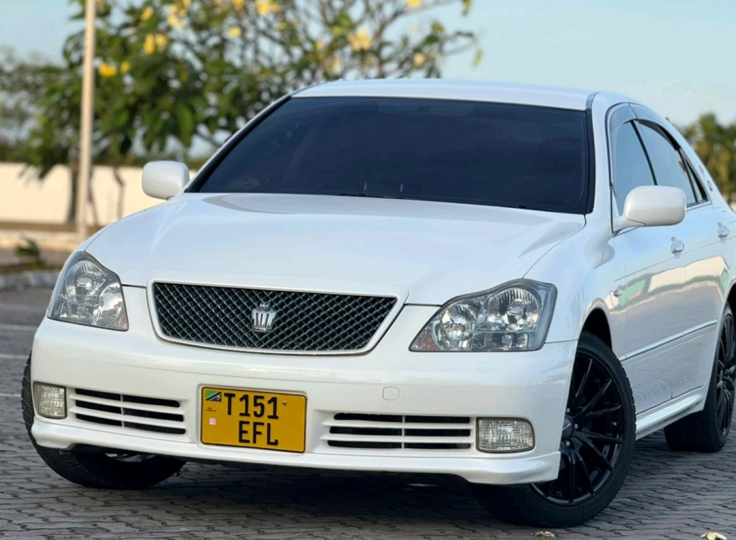 Toyota Crown Sedan 2005 (Low Mileage) thumbnail 2