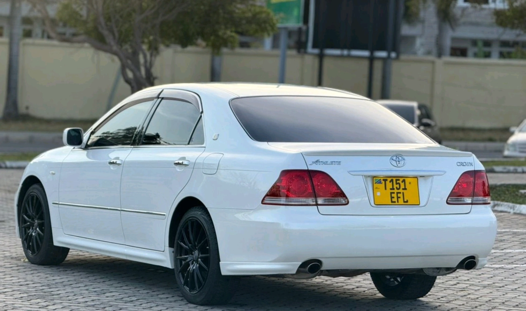 Toyota Crown Sedan 2005 (Low Mileage) thumbnail 3