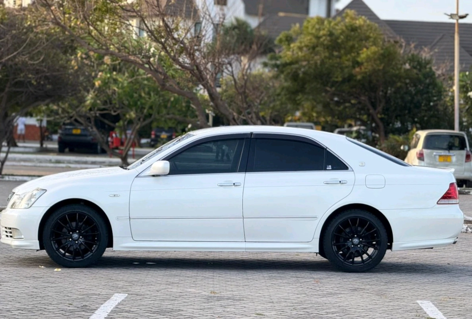 Toyota Crown Sedan 2005 (Low Mileage) thumbnail 5