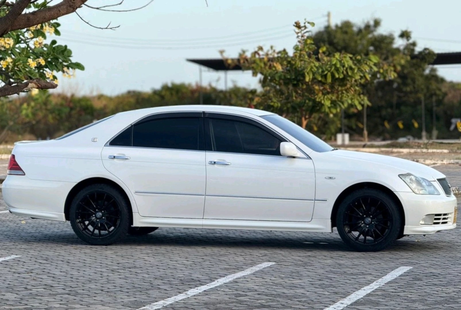 Toyota Crown Sedan 2005 (Low Mileage) thumbnail 6
