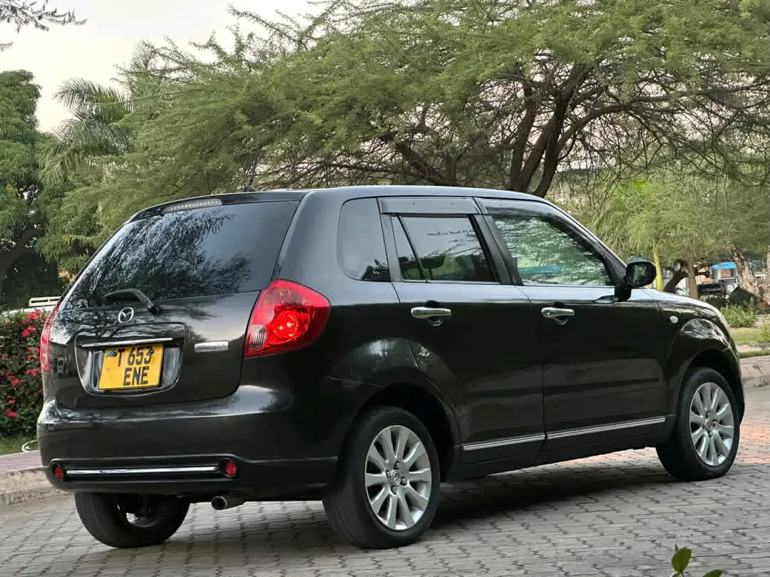 Mazda Verisa 2012 thumbnail 5
