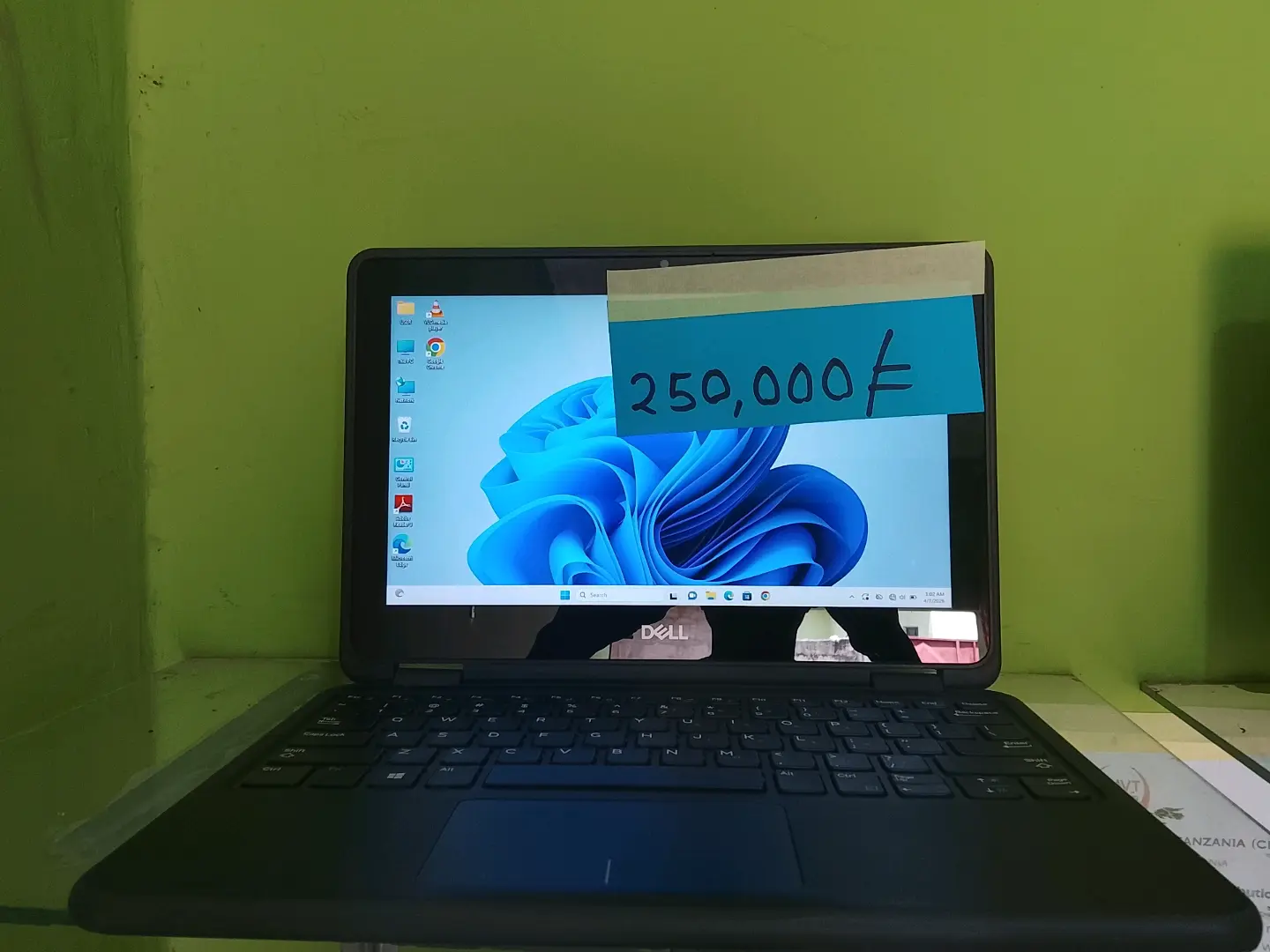 Dell Latitude 3189 Touchscreen Laptop thumbnail 3