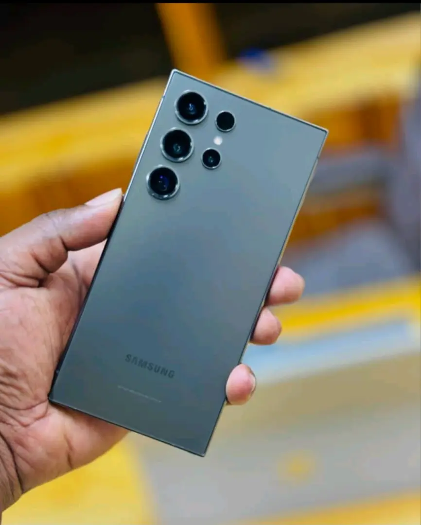 Samsung S22 Ultra 5G 128GB (New) thumbnail 2