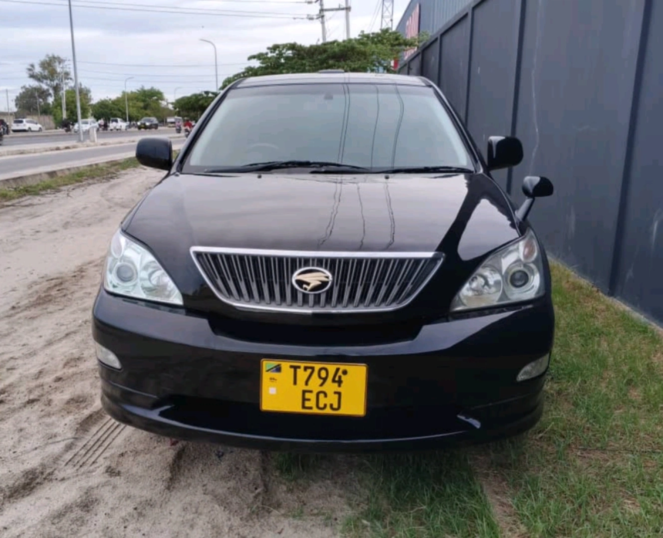 Black Toyota Harrier T794ECJ