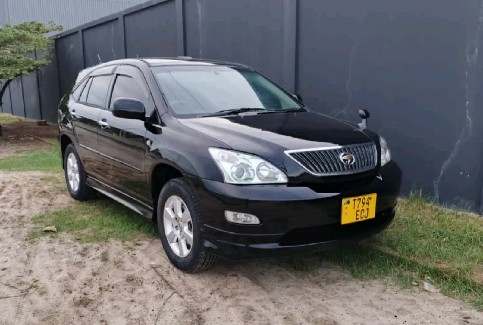 Black Toyota Harrier T794ECJ thumbnail 2