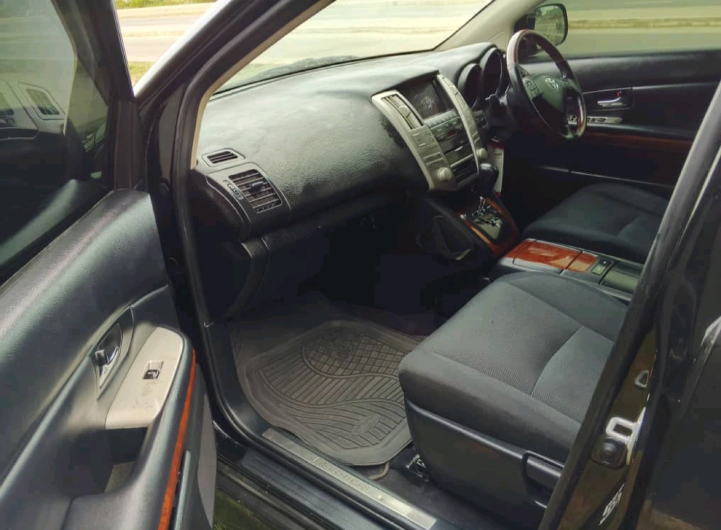 Black Toyota Harrier T794ECJ thumbnail 3