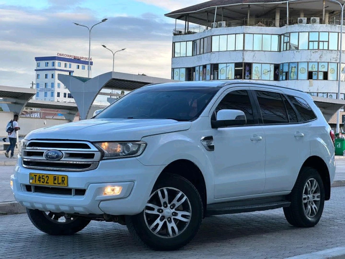 White Ford Everest SUV