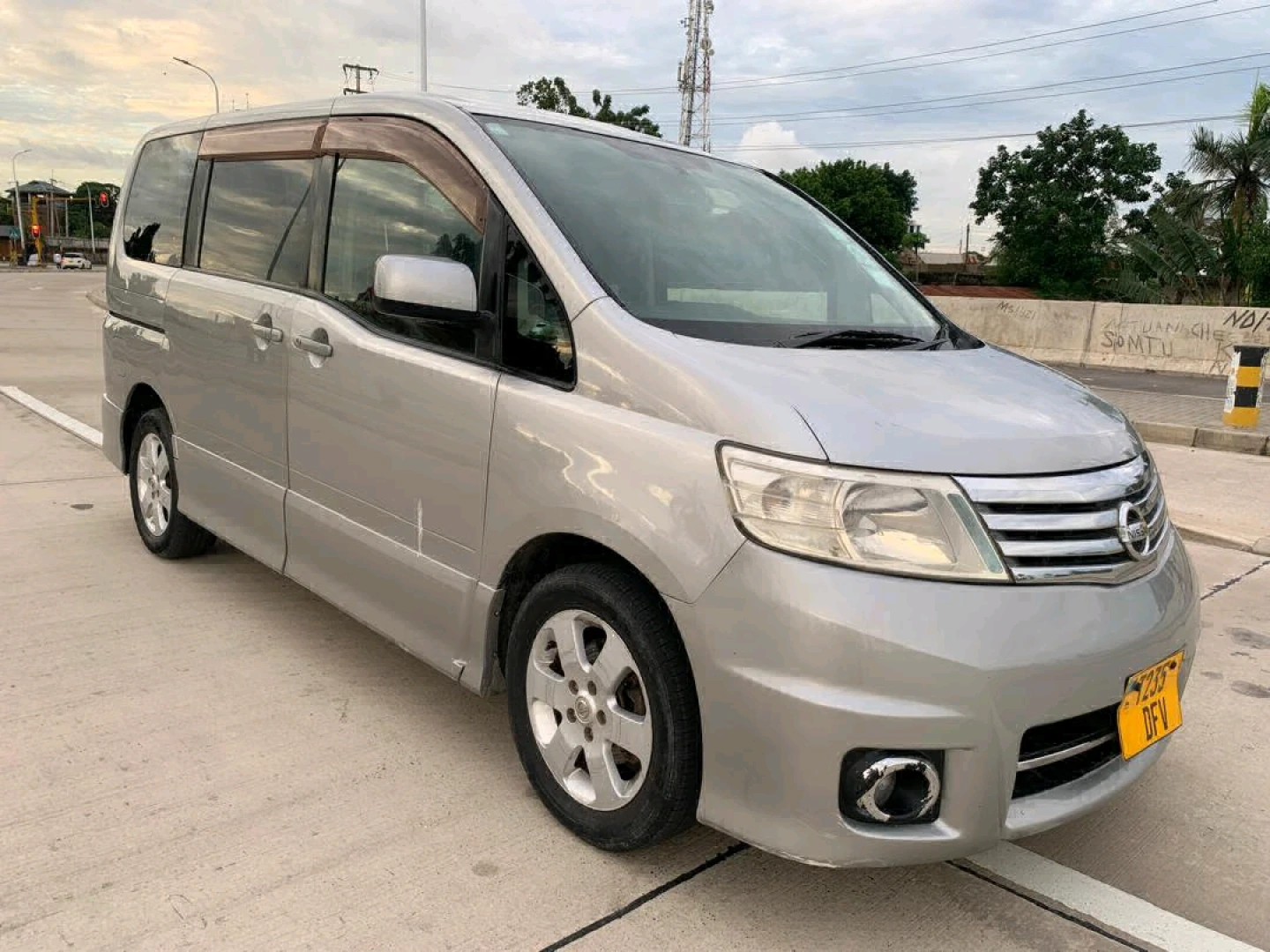Nissan Serena Minivan for Sale thumbnail 5