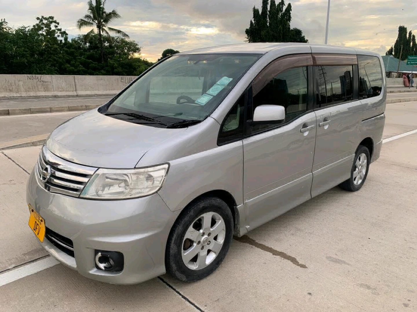 Nissan Serena Minivan for Sale thumbnail 6