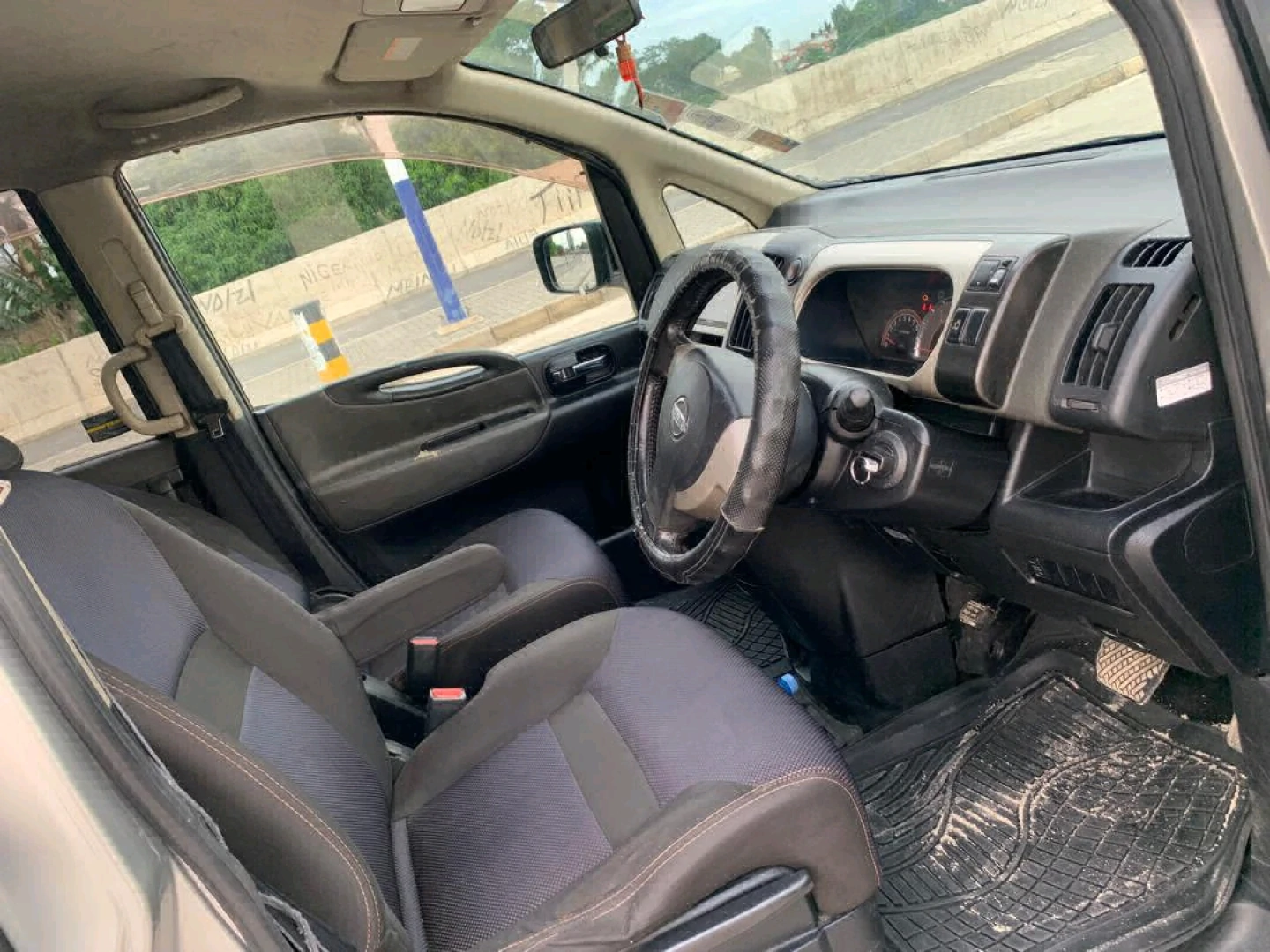 Nissan Serena Minivan for Sale thumbnail 7