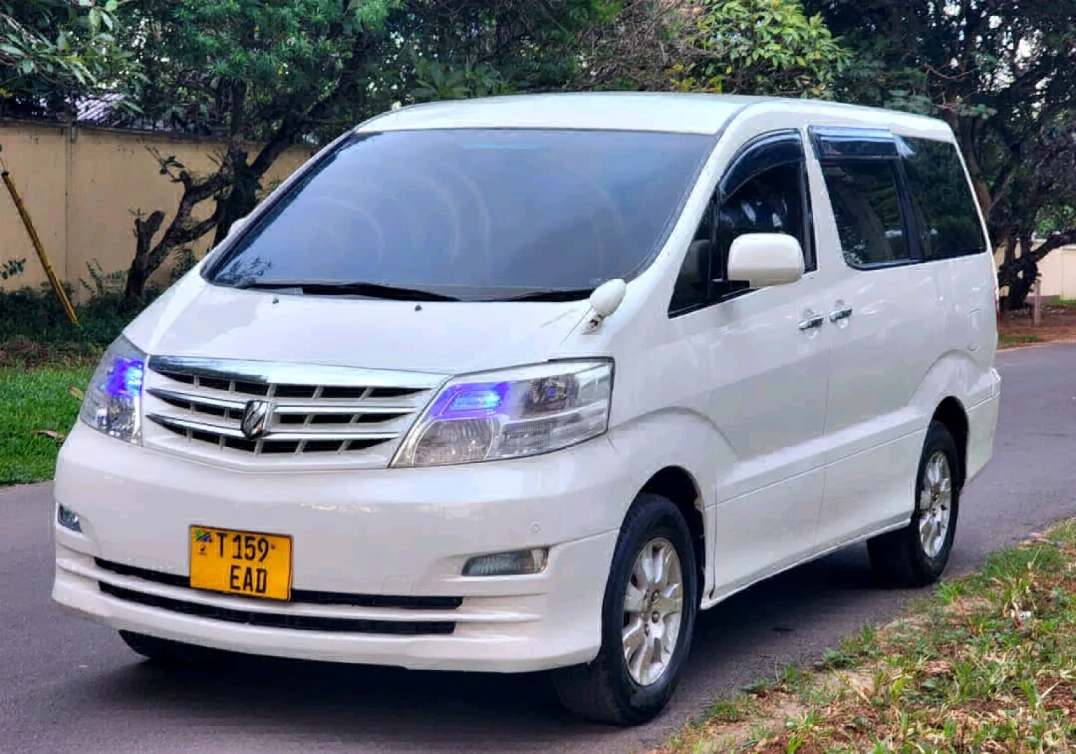 Toyota Alphard Minivan Automatic T 159 EAD