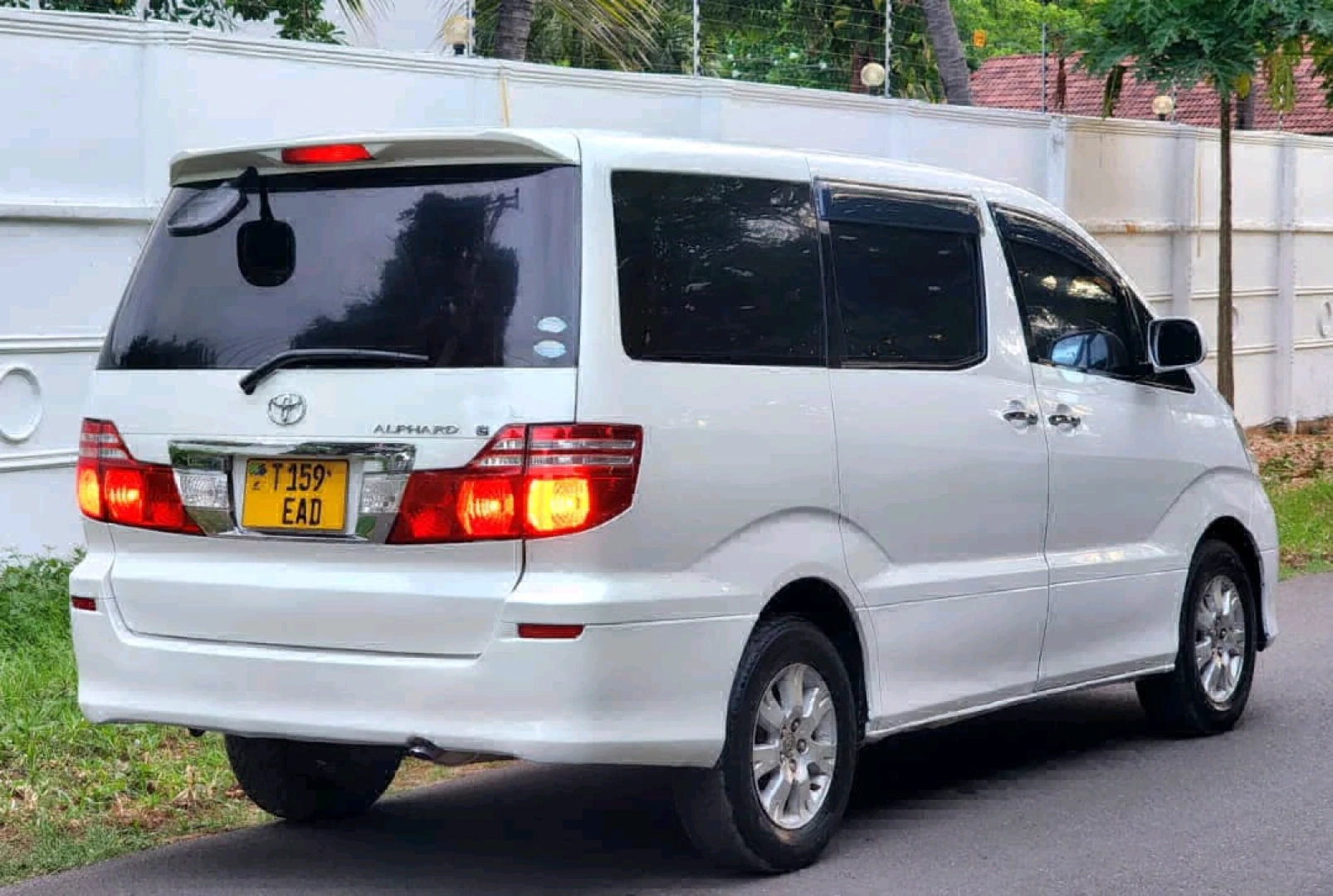 Toyota Alphard Minivan Automatic T 159 EAD thumbnail 3