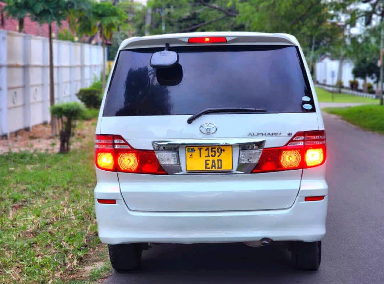 Toyota Alphard Minivan Automatic T 159 EAD thumbnail 5
