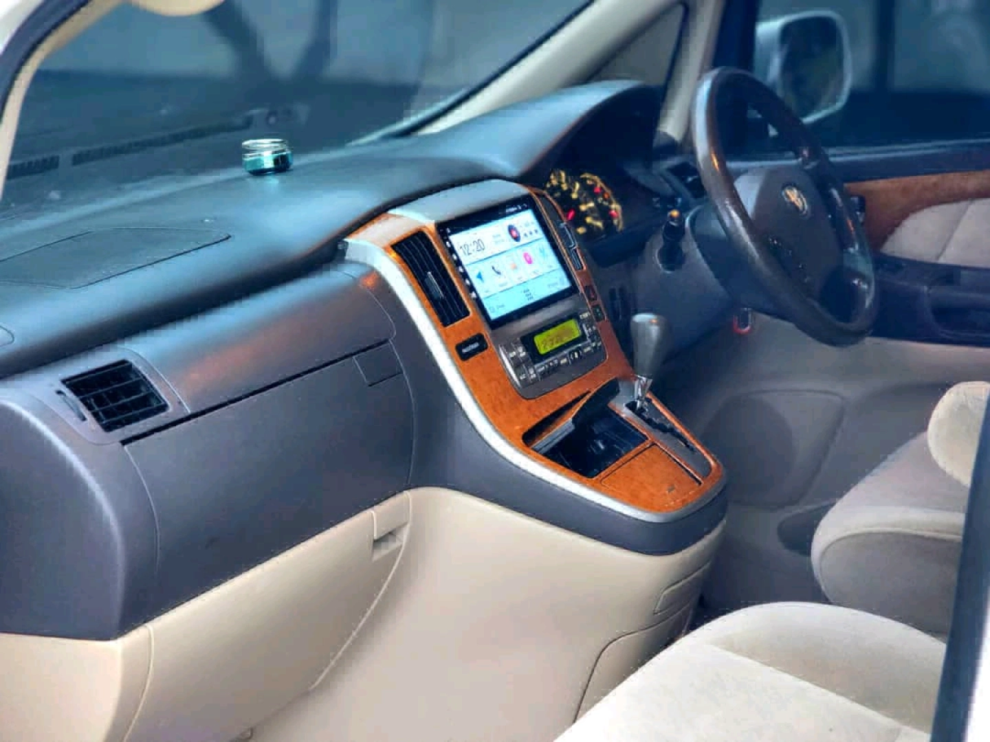Toyota Alphard Minivan Automatic T 159 EAD thumbnail 6