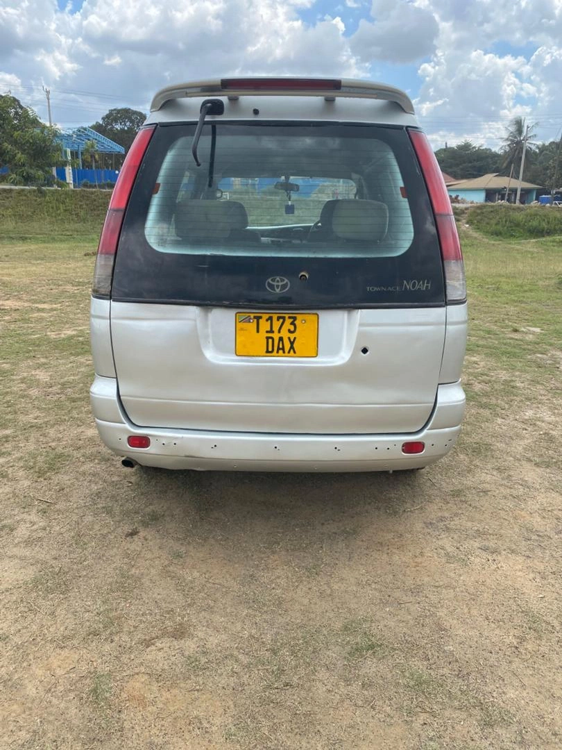 Toyota Noah SR40 Van - Full Documents, AC Working thumbnail 4