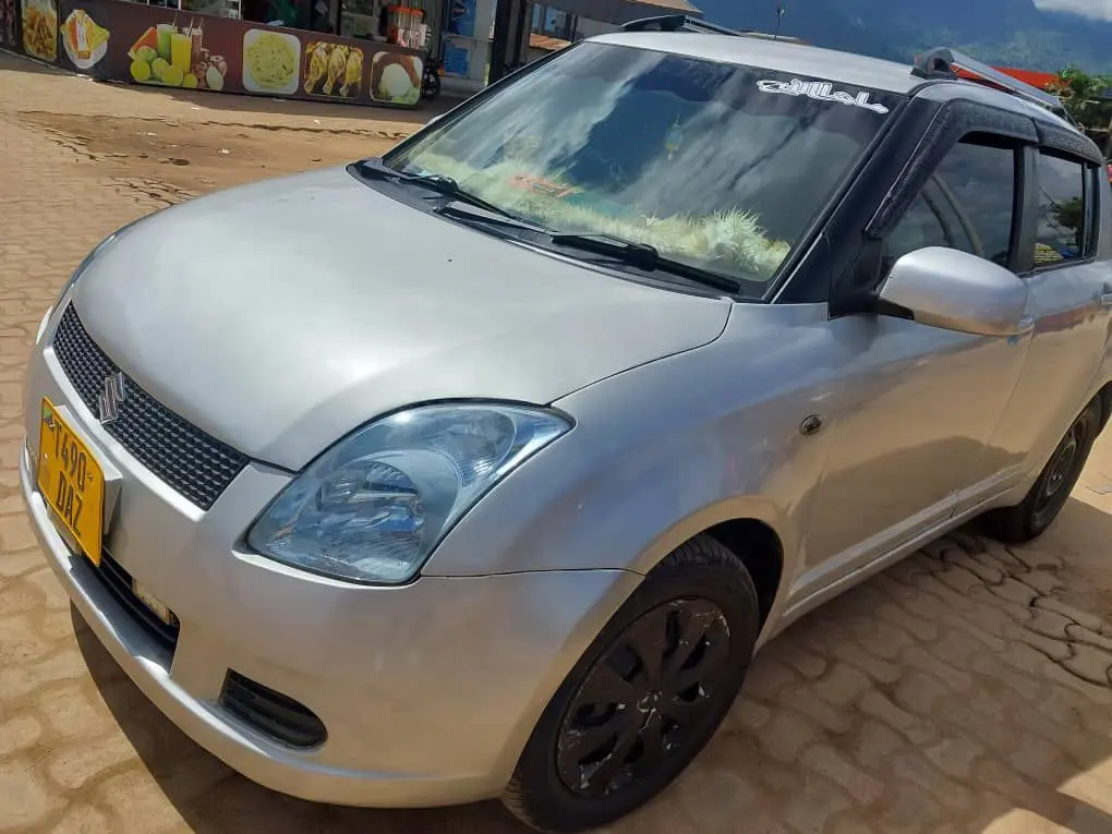 Suzuki Swift Silver thumbnail 2