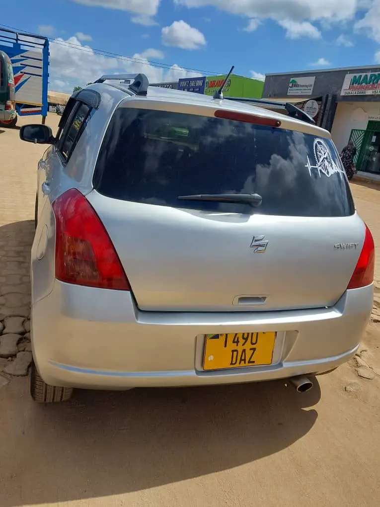 Suzuki Swift Silver thumbnail 3