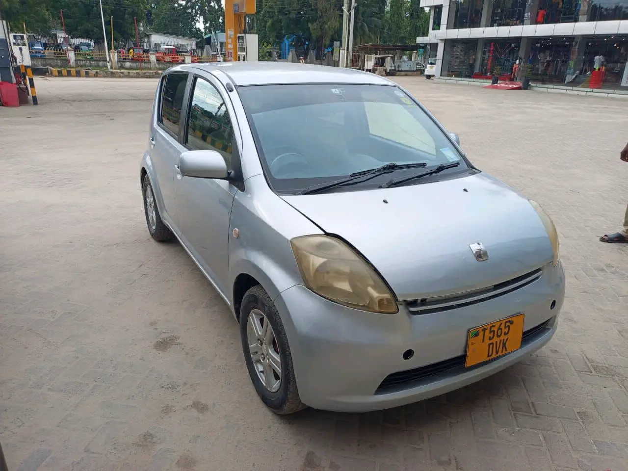 Silver Toyota Passo (DVK) thumbnail 3