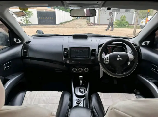 2008 Mitsubishi Outlander EAX, 7 Seater thumbnail 6