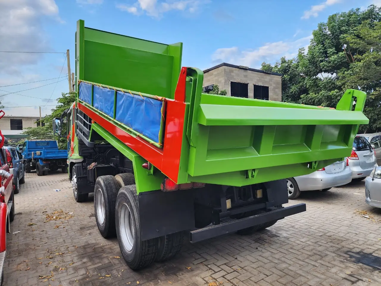 Mitsubishi Fuso Dump Truck (1999) thumbnail 4
