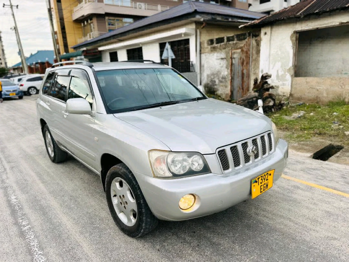 Toyota Kluger 2002 Silver for Sale thumbnail 3
