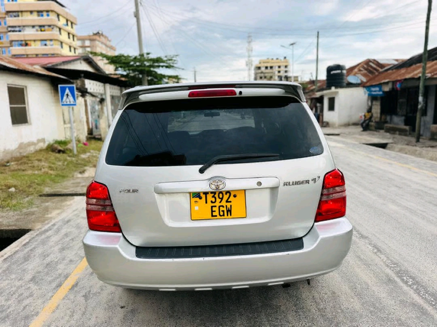 Toyota Kluger 2002 Silver for Sale thumbnail 4