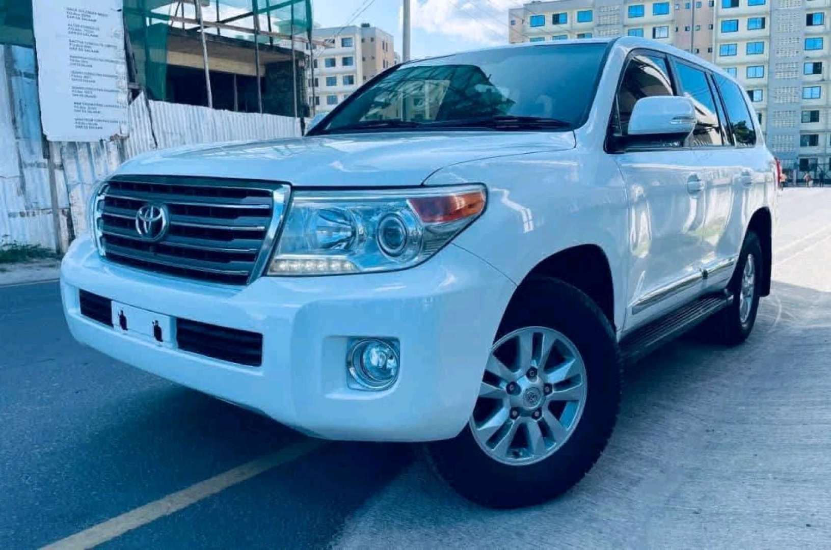 Toyota Land Cruiser LC 200 Series 2013 Double Turbo Diesel thumbnail 4
