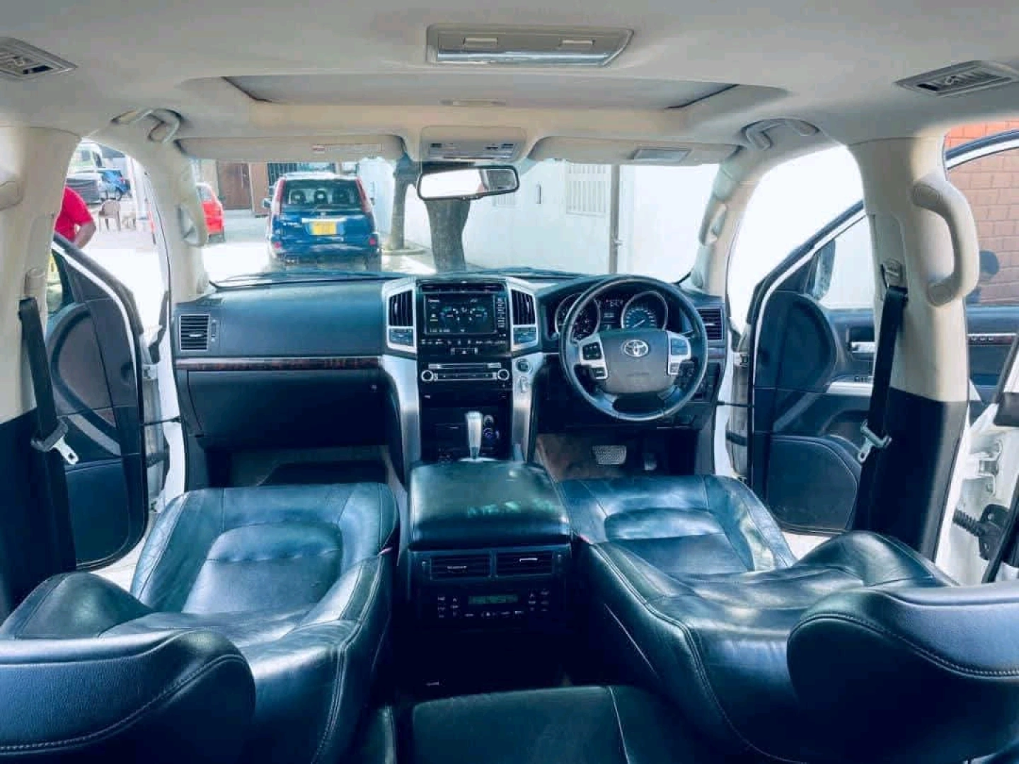 Toyota Land Cruiser LC 200 Series 2013 Double Turbo Diesel thumbnail 7