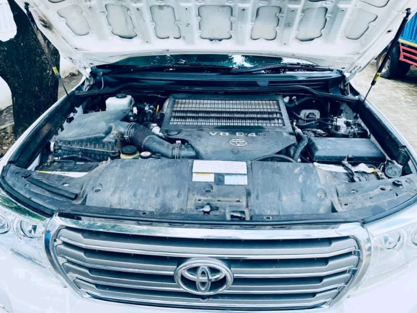 Toyota Land Cruiser LC 200 Series 2013 Double Turbo Diesel thumbnail 9