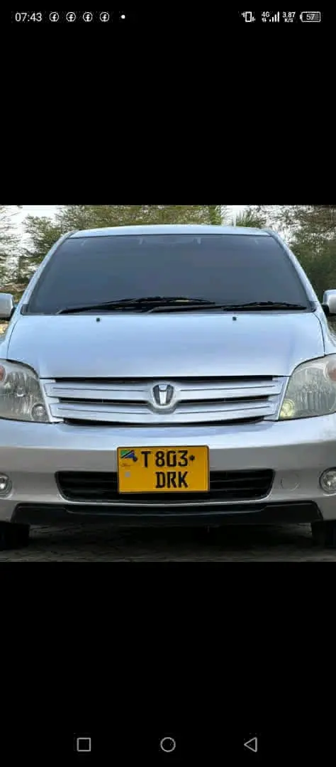 Toyota Ist 2004 Silver Automatic