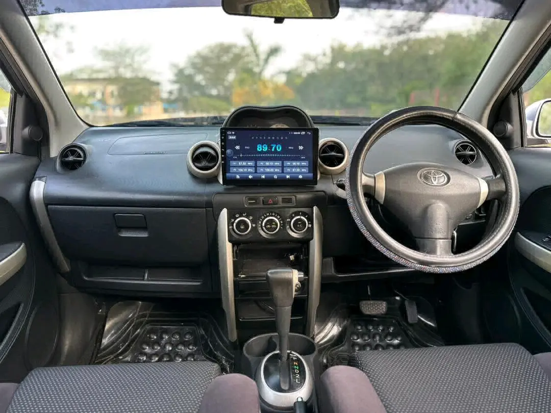 Toyota Ist 2004 Silver Automatic thumbnail 7