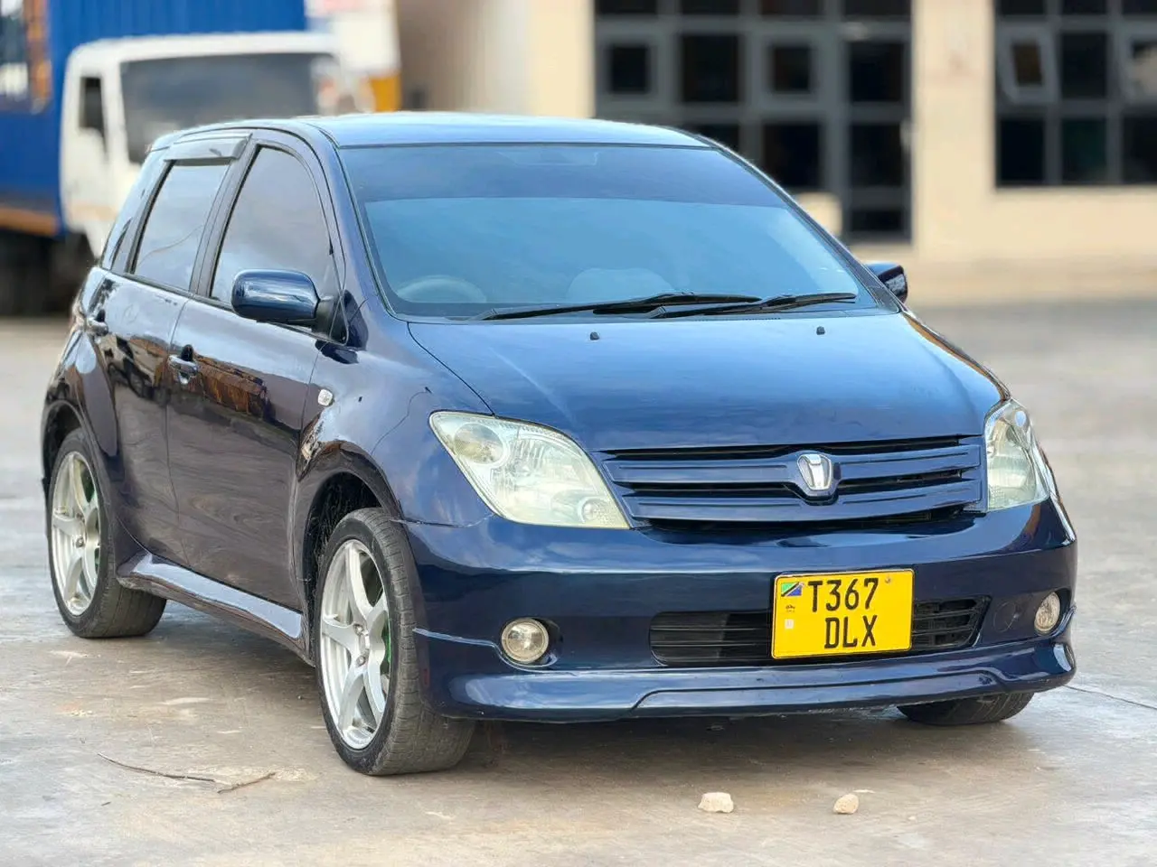 Toyota IST Million 1290cc (Dark Blue) thumbnail 2