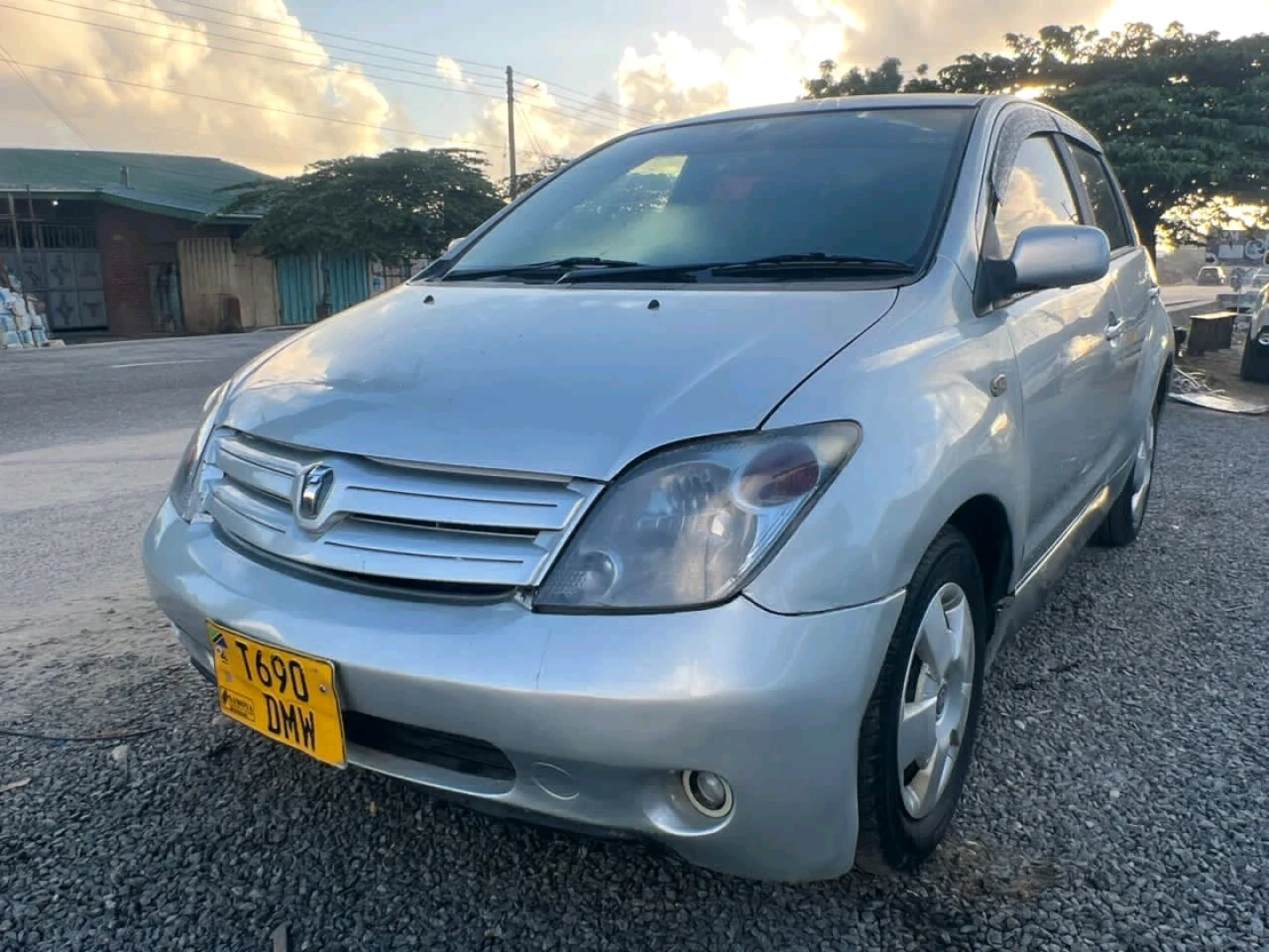 Toyota IST DMW 2002 Silver Car thumbnail 2