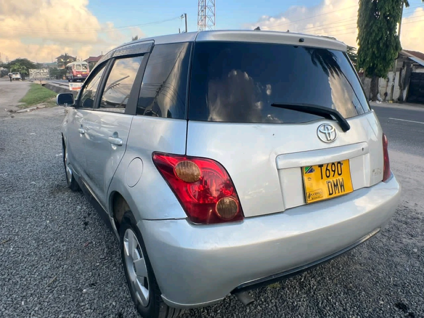 Toyota IST DMW 2002 Silver Car thumbnail 3