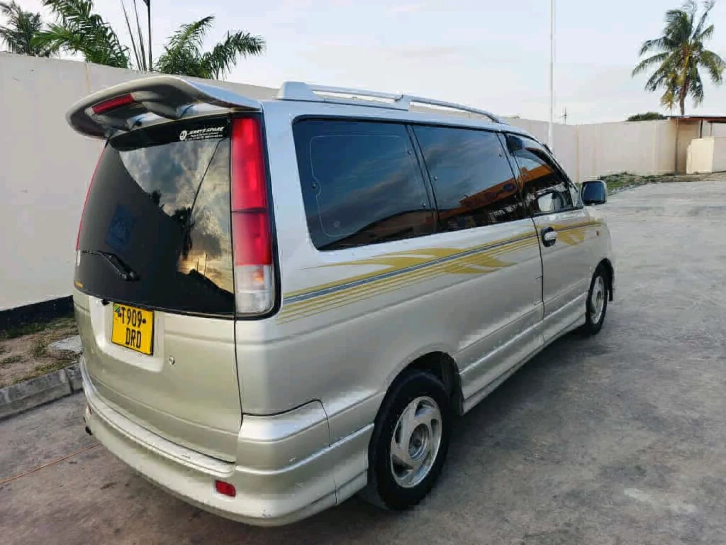 Toyota Noah Road Tourer Van 2002 (1990cc) thumbnail 4