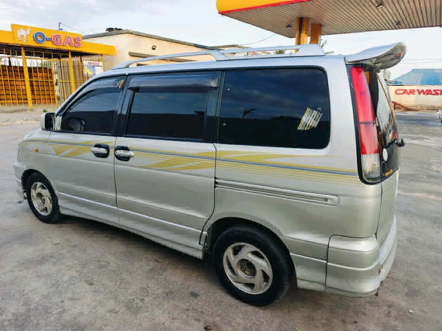 Toyota Noah Road Tourer Van 2002 (1990cc) thumbnail 5