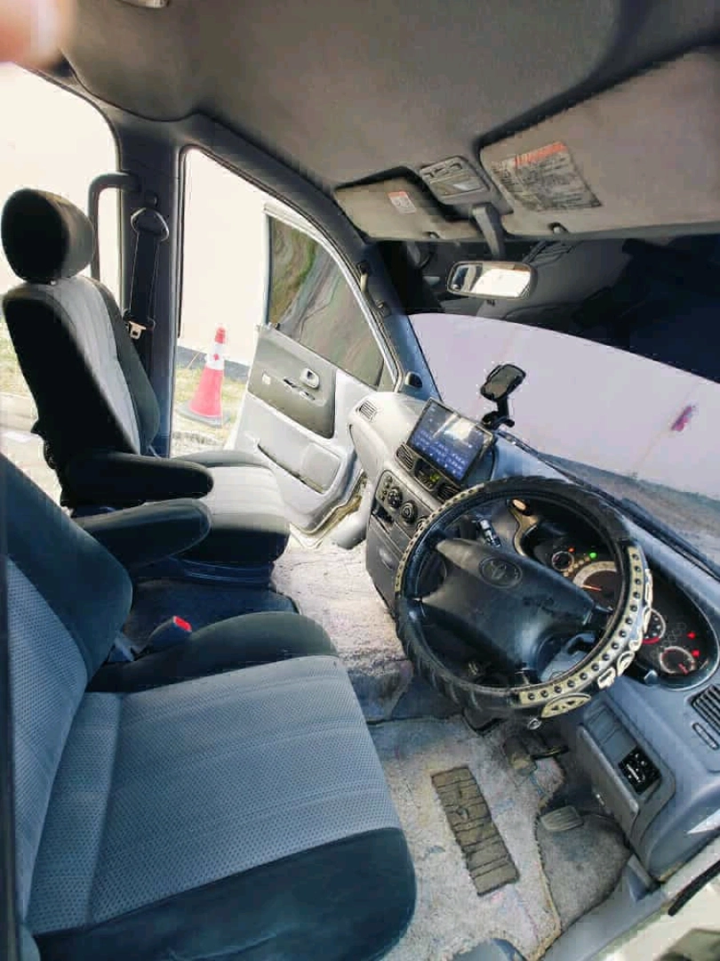 Toyota Noah Road Tourer Van 2002 (1990cc) thumbnail 7