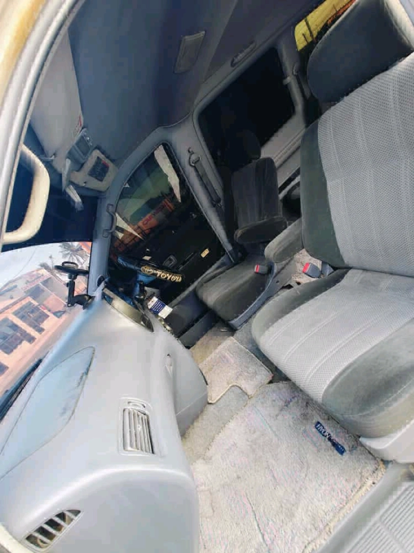 Toyota Noah Road Tourer Van 2002 (1990cc) thumbnail 8