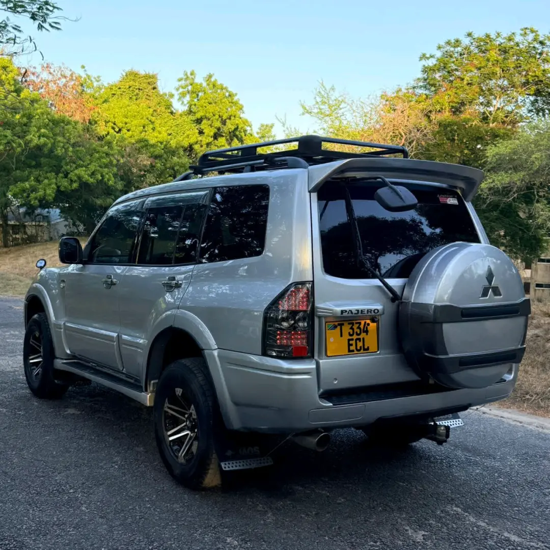 2004 Mitsubishi Pajero GDI ECL, Silver