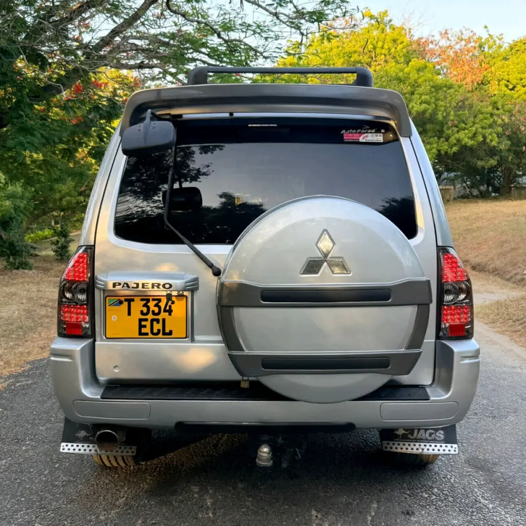 2004 Mitsubishi Pajero GDI ECL, Silver thumbnail 3