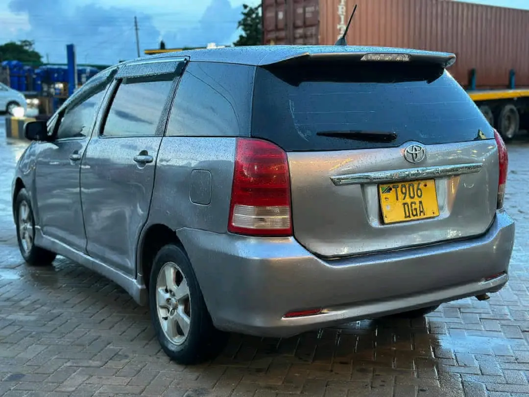 Toyota Wish thumbnail 2