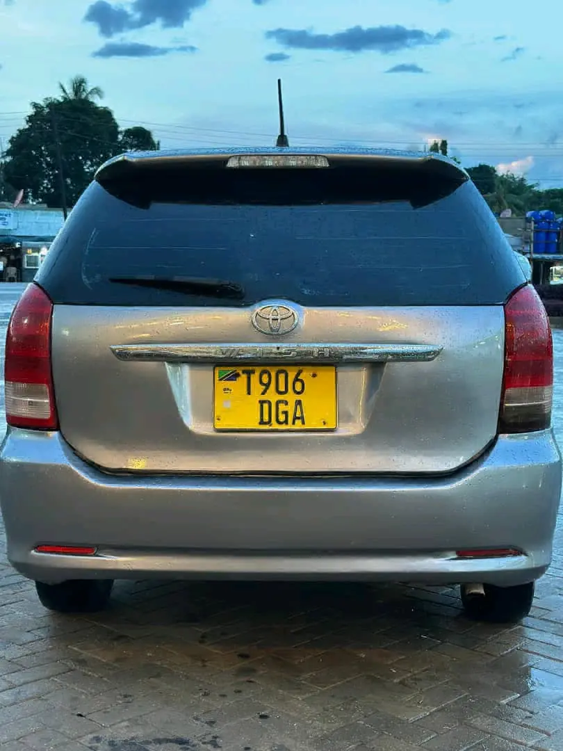 Toyota Wish thumbnail 3
