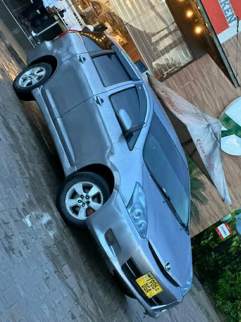 Toyota Wish thumbnail 4